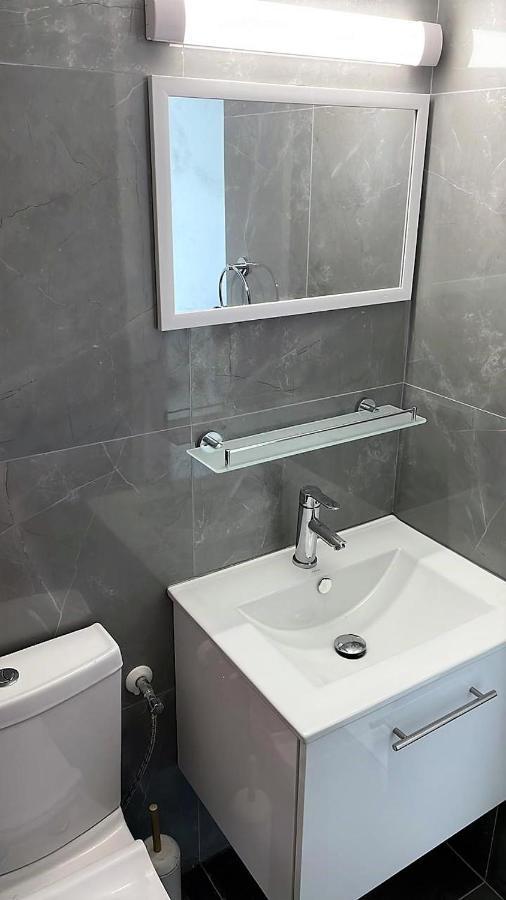 1 Bedroom Apartment With A Magnificent Sea View Limassol Exterior photo